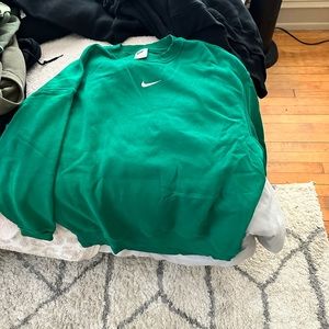Nike Kelly green crewneck